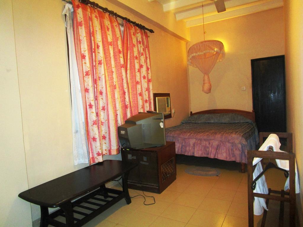 Hotel Shalini Anuradhapura Habitación foto