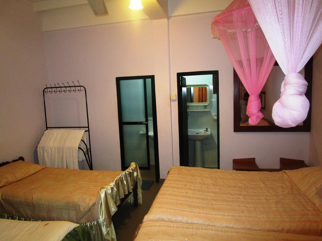 Hotel Shalini Anuradhapura Habitación foto