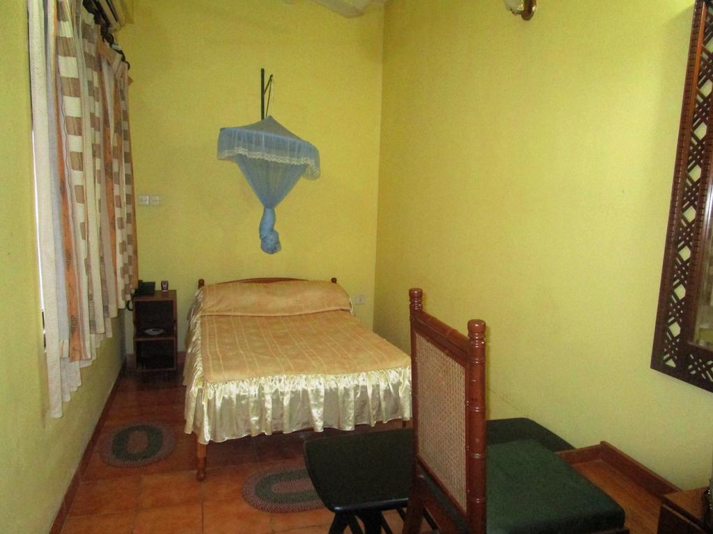 Hotel Shalini Anuradhapura Habitación foto