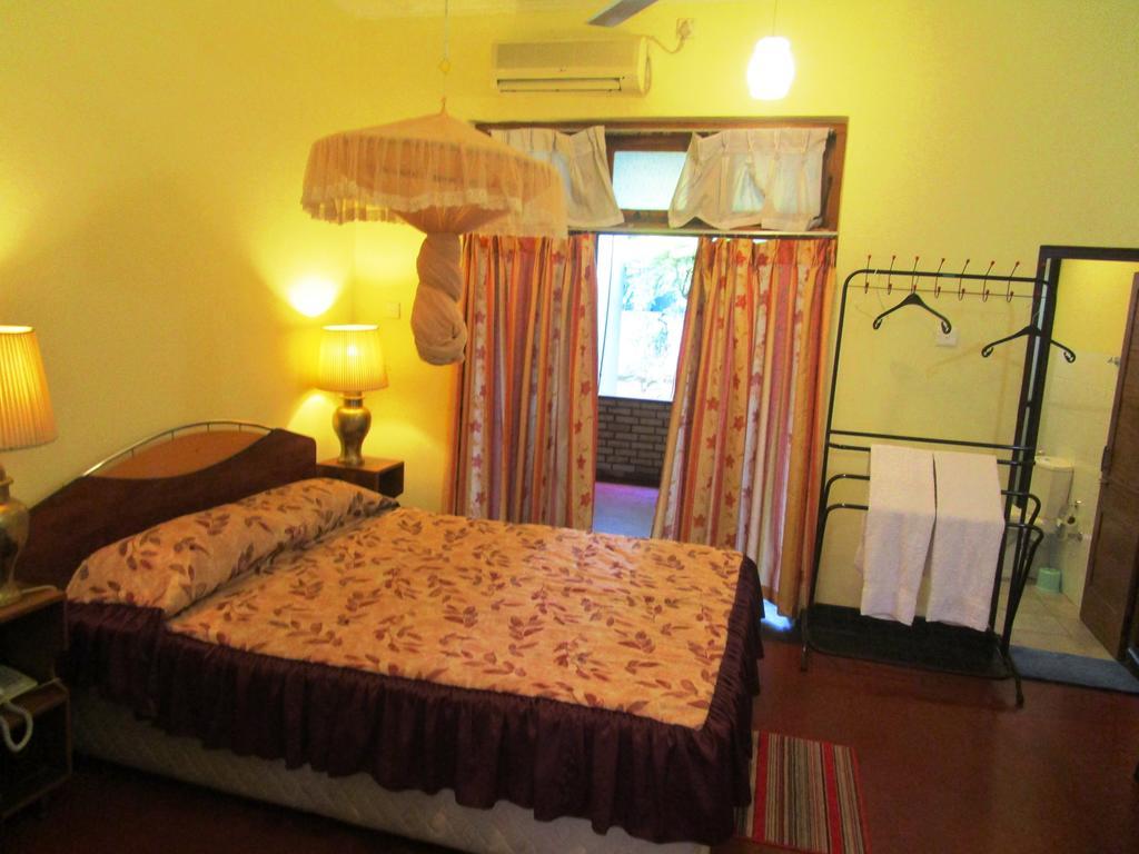 Hotel Shalini Anuradhapura Habitación foto