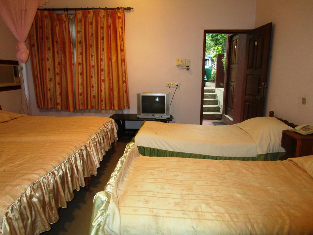 Hotel Shalini Anuradhapura Habitación foto
