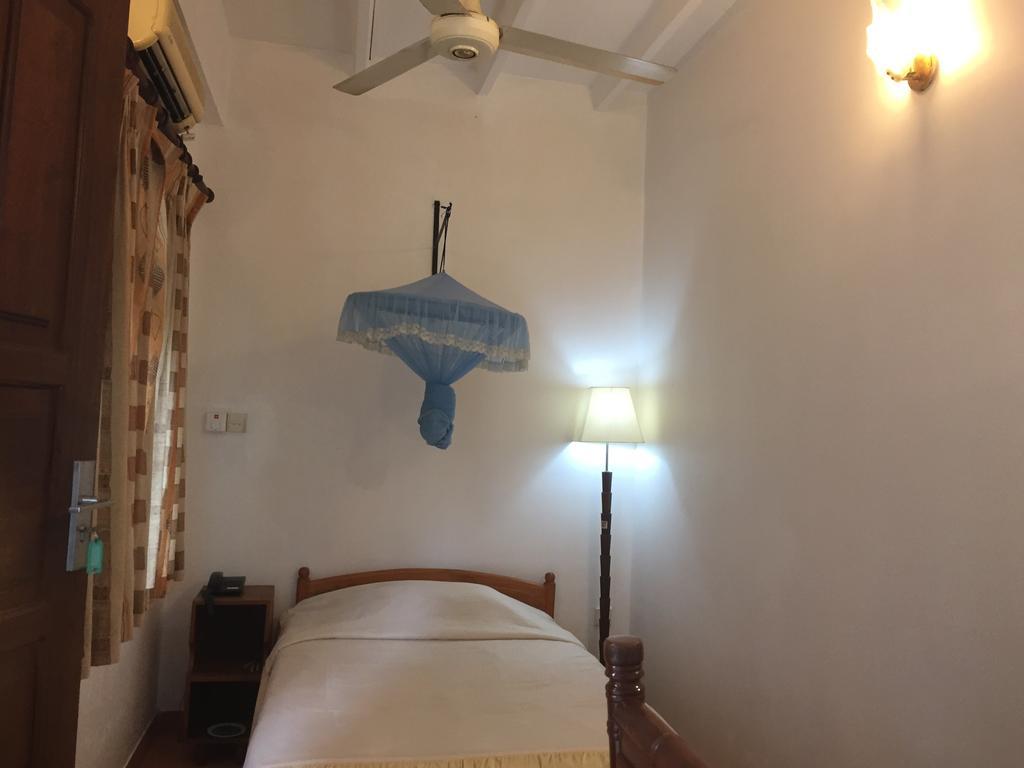 Hotel Shalini Anuradhapura Exterior foto