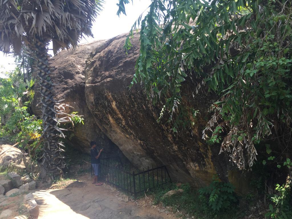 Hotel Shalini Anuradhapura Exterior foto